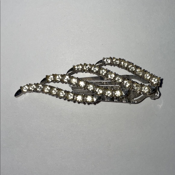 Jewelry - Vintage rhinestone hair clip. 3”